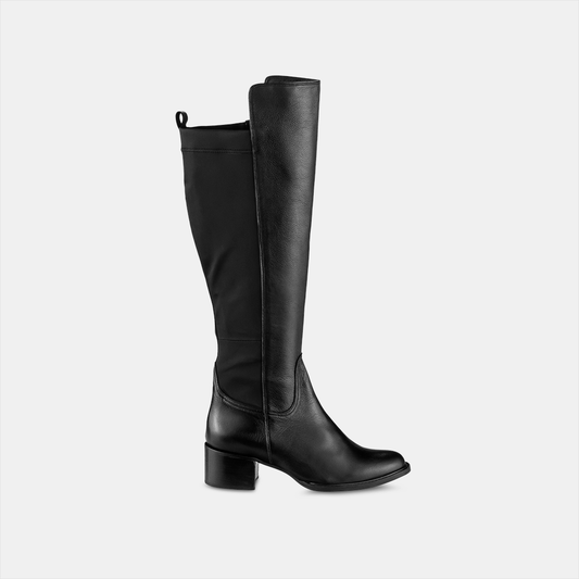 Bota montaria Ferri de cano alto em couro preto com detalhe em elástico para ajuste perfeito.

