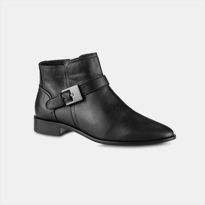 Bota feminina em couro legitimo com cano curto cor preta. salto baixo
